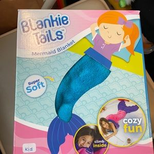 Blankie Tail mermaid blanket NIB size 5-12 yrs old